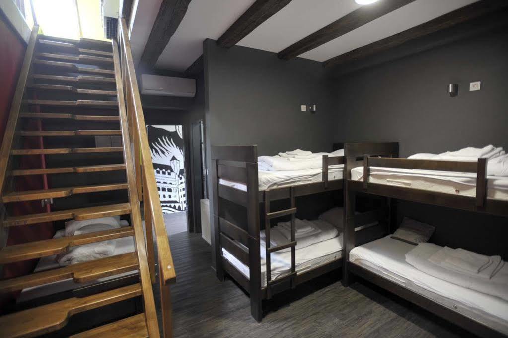 Das Hostel Rijeka Bagian luar foto